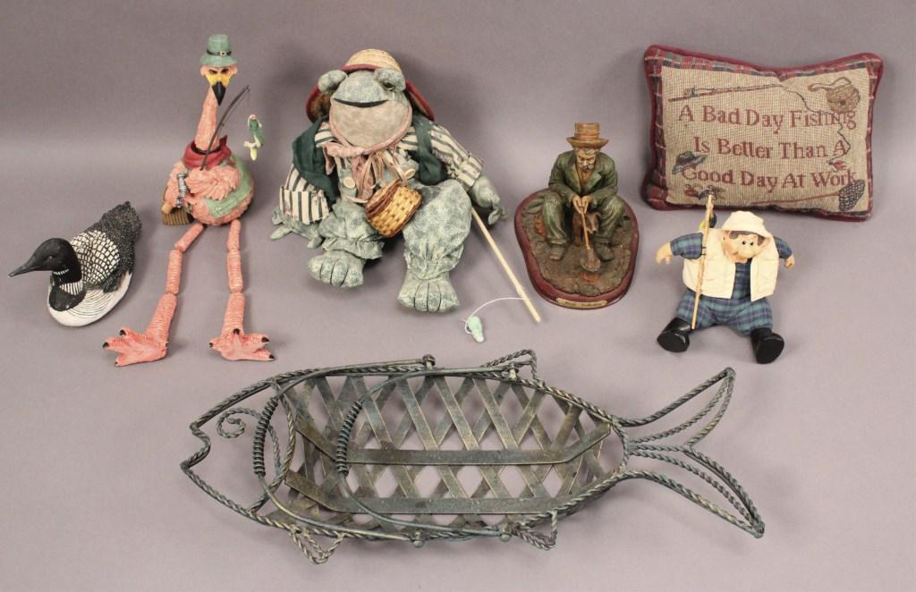 Assorted Fishing Decorations - Pillow - Basket: [RMP 4325]