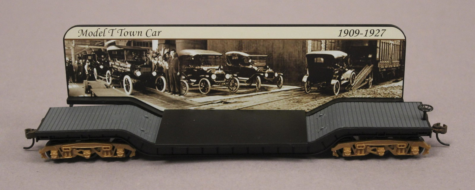 Hawthorne Village Ford Model T Towne Train Car: Ford Motor Co. Classic cars. Henry Ford. [POM 199]