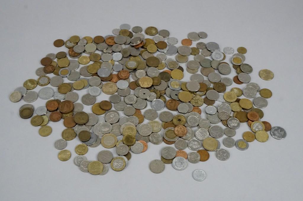Huge Variety of Vintage Foreign Coins (1 of 13)