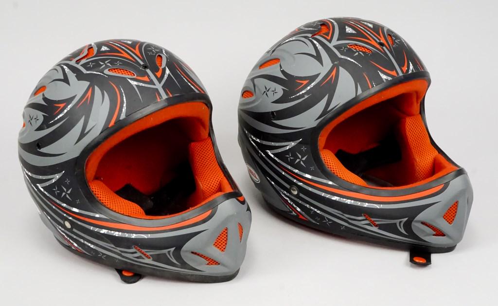 2 Full Face Bell Mountain Bike Helmets: [BNE 302]