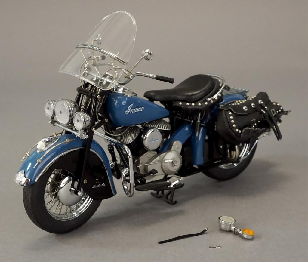 Danbury Mint 1948 Indian Chief Motorcycle 1:10: Danbury Mint 1948 Indian Chief Motorcycle 1:10 Scale. Includes some lose parts. Approximately 9". Harley Davidson. Yamaha. Honda. [SMC 100]