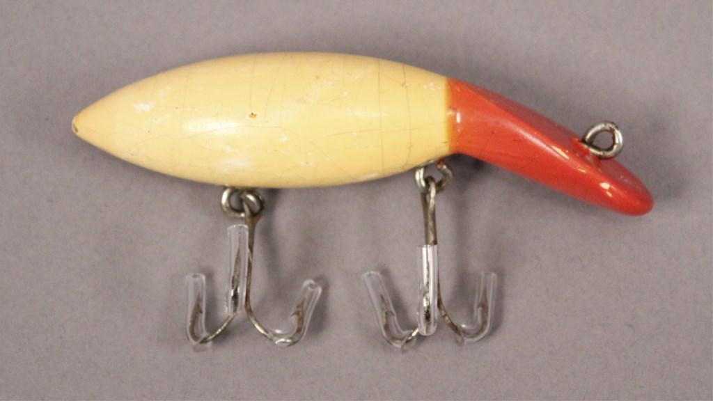 Vintage Rush Tango Wood Fishing Lure: Approximately 3 3/4" long. Aged of roughly 80-90 years old. [MAB 720]