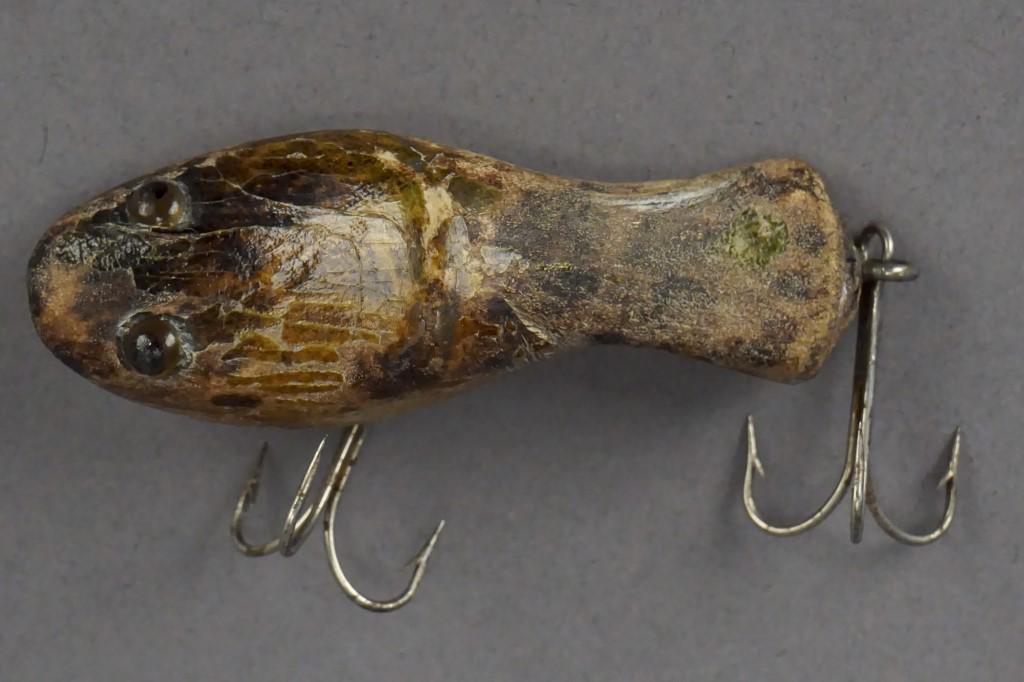 Vintage Paw Paw Wooden Frogskin Croaker Lure: [MAB 2084]