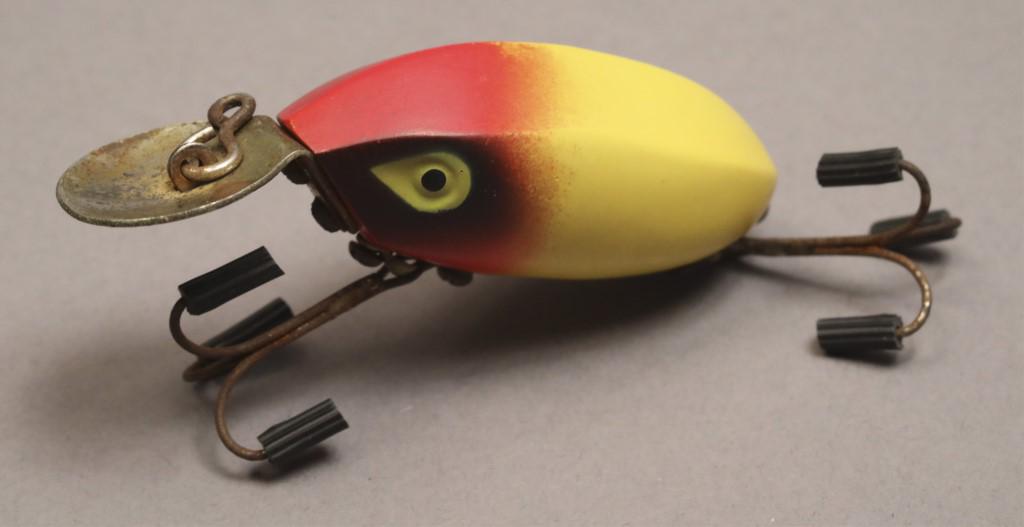 Orchard Bottom Scratcher Wooden Fishing Lure: [MAB 1099]