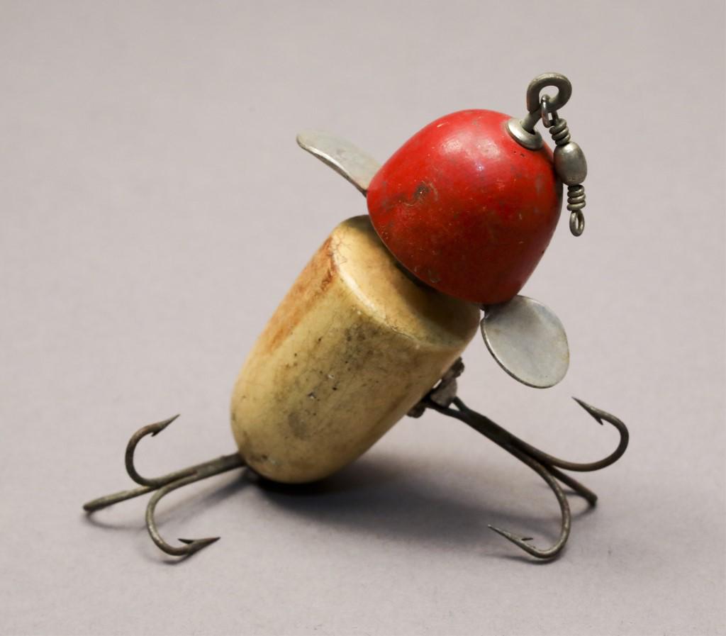 Vintage Pflueger Red & White Globe Fishing Lure: [MAB 2050]