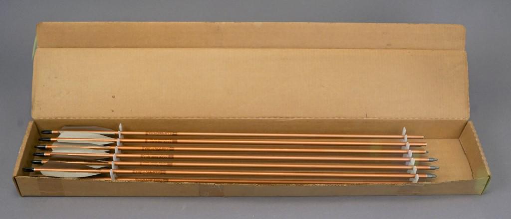 12 Easton USA Compound Bow Arrows: Easton United States Made Arrows. Approximately 33in long with target head included in length. [JDO 119]