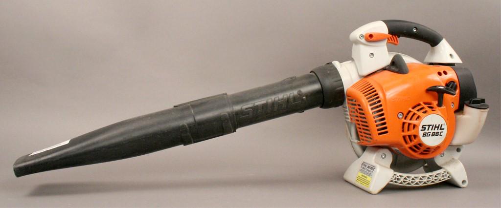 Stihl E Z Blower Gas Powered Leaf Blower: Works. Model BG - 86. [ROR 261]