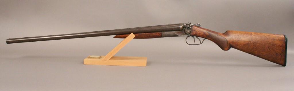Riverside Arms Co. 16 Gauge Double Barrel Shotgun: Stand for display purposes only. [TKJ 109]
