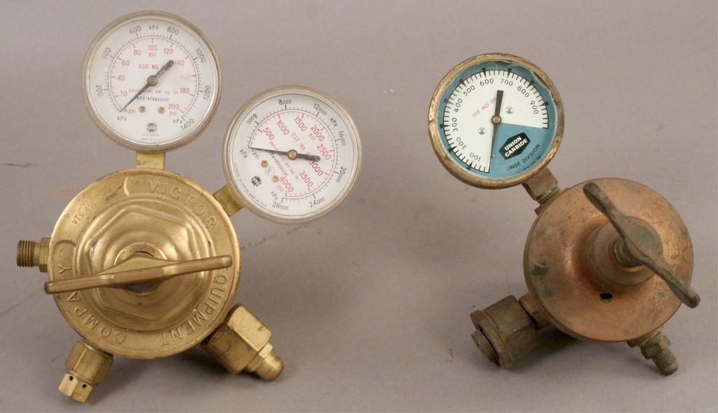 2 Assorted Gauges - Union Carbide & Victor Company (1 of 4)