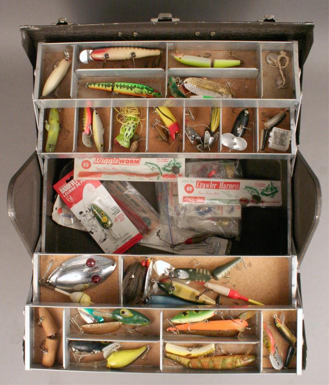Vintage Kennedy #461 Tackle Box with Lures & Keys (1 of 3)
