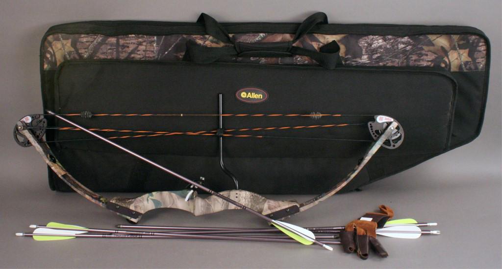 Hoyt Banshee Compound Bow with Arrows & Case (1 of 4)