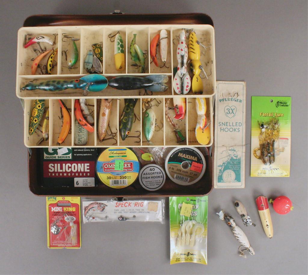 Old Pal Metal Tackle Box Loaded with Lures (1 of 4)