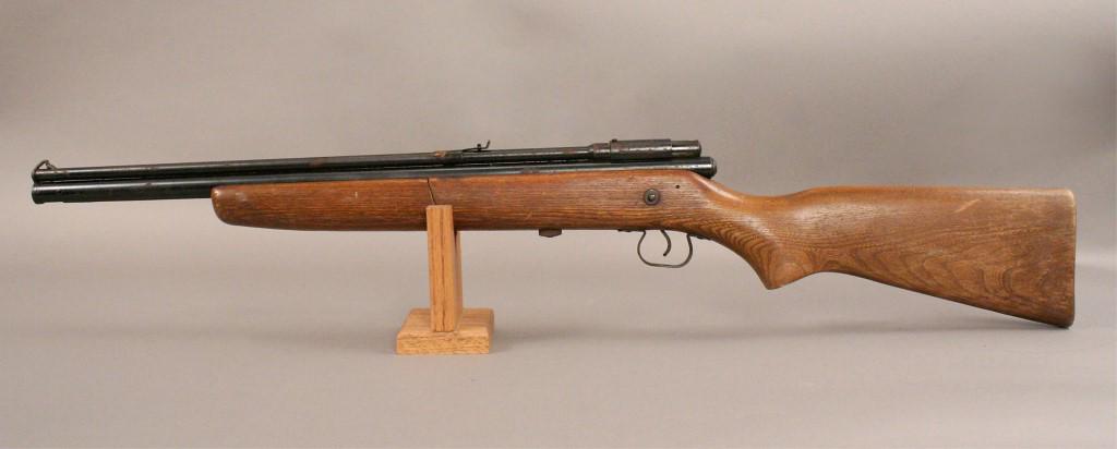 Vintage Crosman 140 Air Rifle .22 Cal Pellet Gun: Not functioning, needs work. Stand for display purposes only. [TKJ 113]