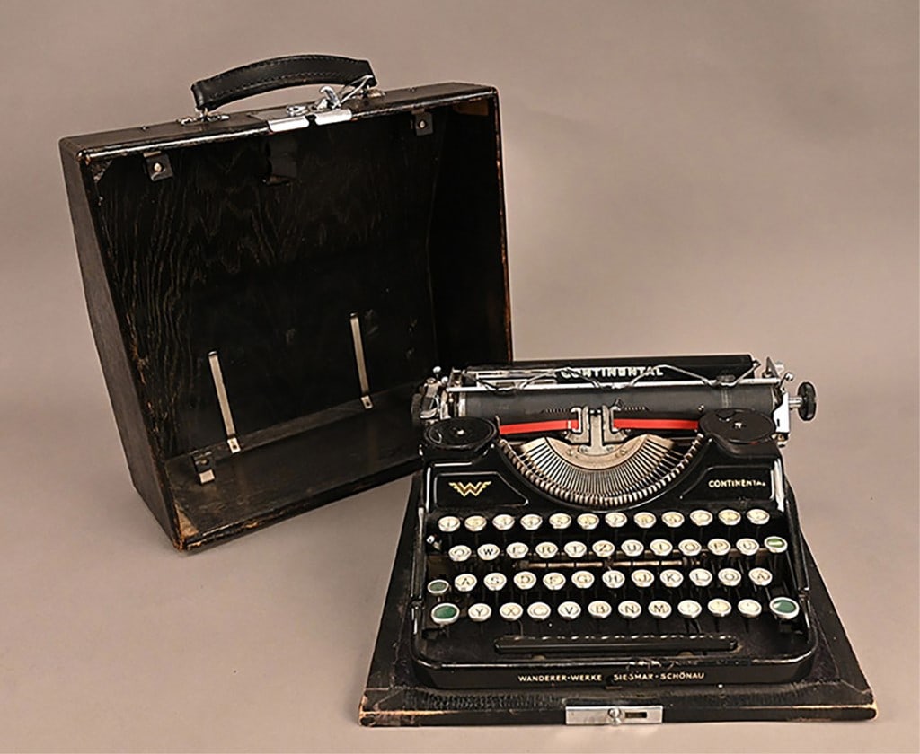 German Continental Typewriter with Case: [ABU 225]