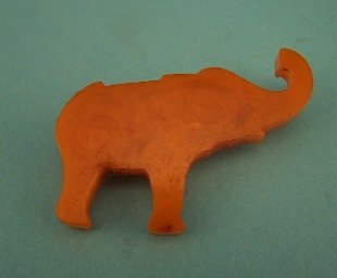 Carved Catalin Bakelite Elephant Pin: This pin measures 1 13/16" long. Condition is excellent. 50 pieces of bakelite being offered in several lots today! Make sure to check out our other auctions for the rest! SHIPPING: $6.00 FOR THE FIRS