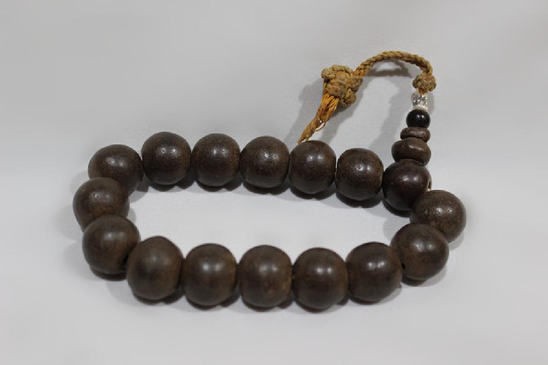 19th. C Chinese Chengxiang Wood Beads Bracelet (1 of 6)