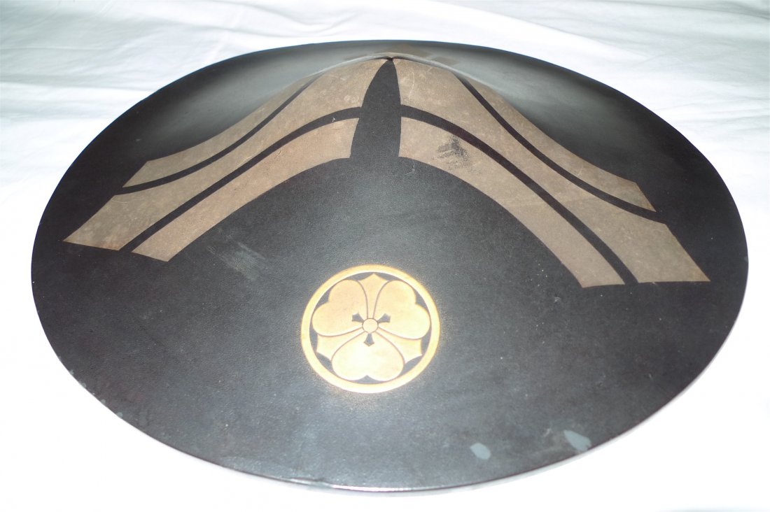 Antique Japanese lacquered SAMURAI's military hat: Antique Japanese lacquered SAMURAI's military hat JINGASA w/family crest Edo