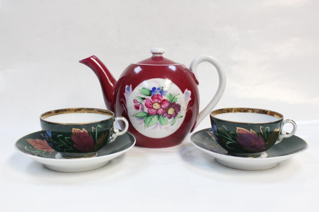 Set of Russian Porcelain Teapot& Cup Sauser (1 of 7)