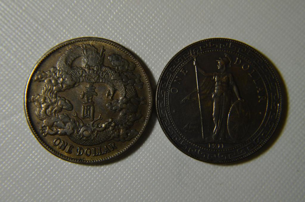 TWO CHINESE OLD COINS (1 of 7)