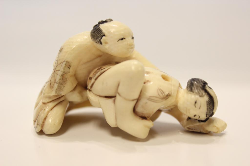 Japanese Erotic Subject Netsuke: Japanese Erotic Subject Netsuke.2 1/4"L