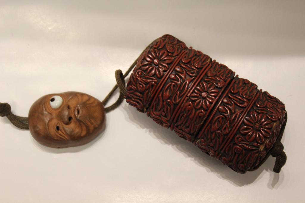 Japanese Lacqure Wood Inro Box w Netsuke: Japanese Lacqure Wood Inro Box w Netsuke 3 1/2" by 2"