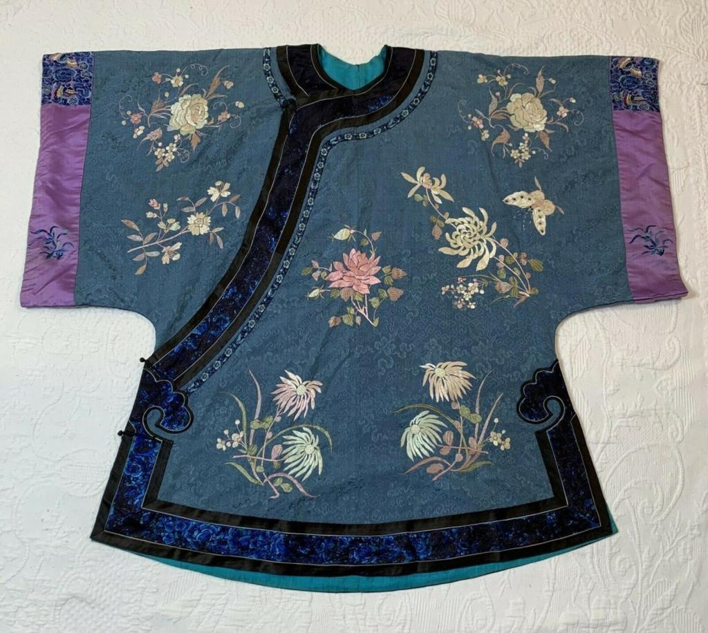 Antique Chinese Silk embroidered (1 of 11)
