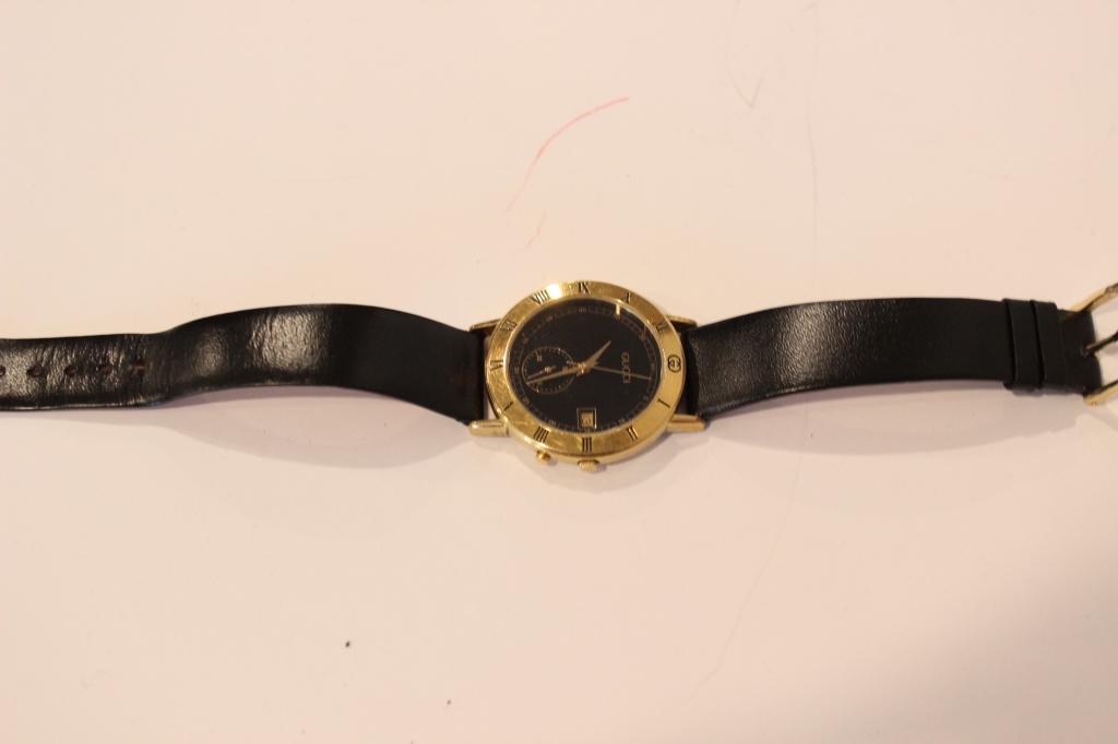 Gucci Watch: 1 1/4" W