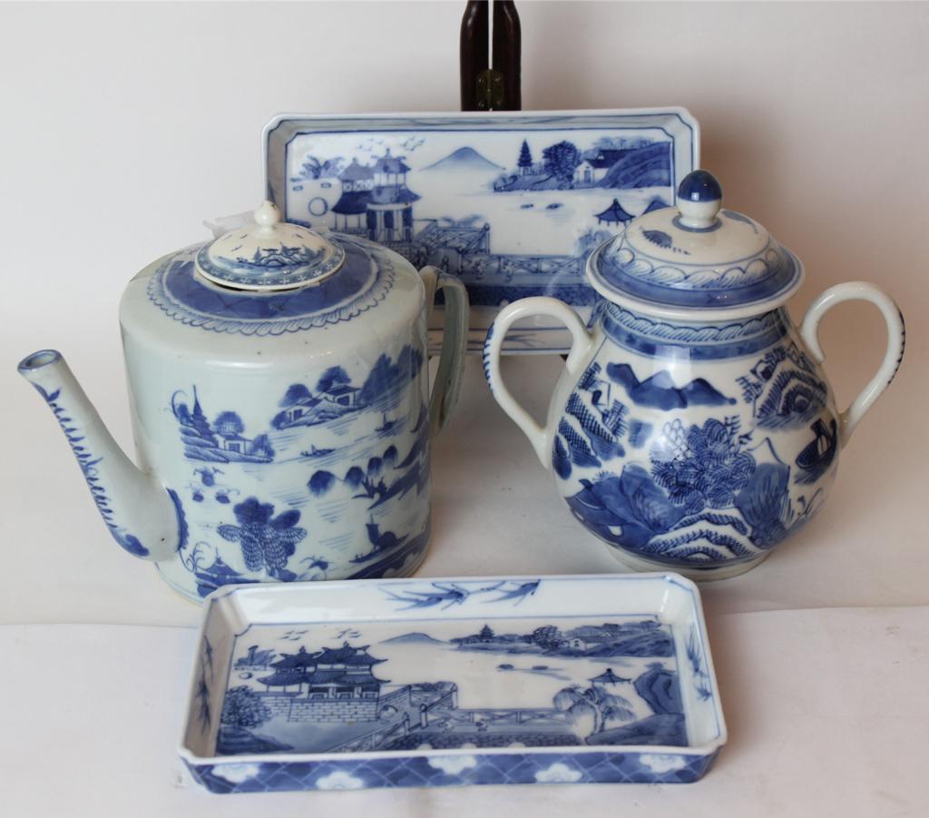 19th.C Chinese Export Blue&White Teapot&Tray (1 of 9)
