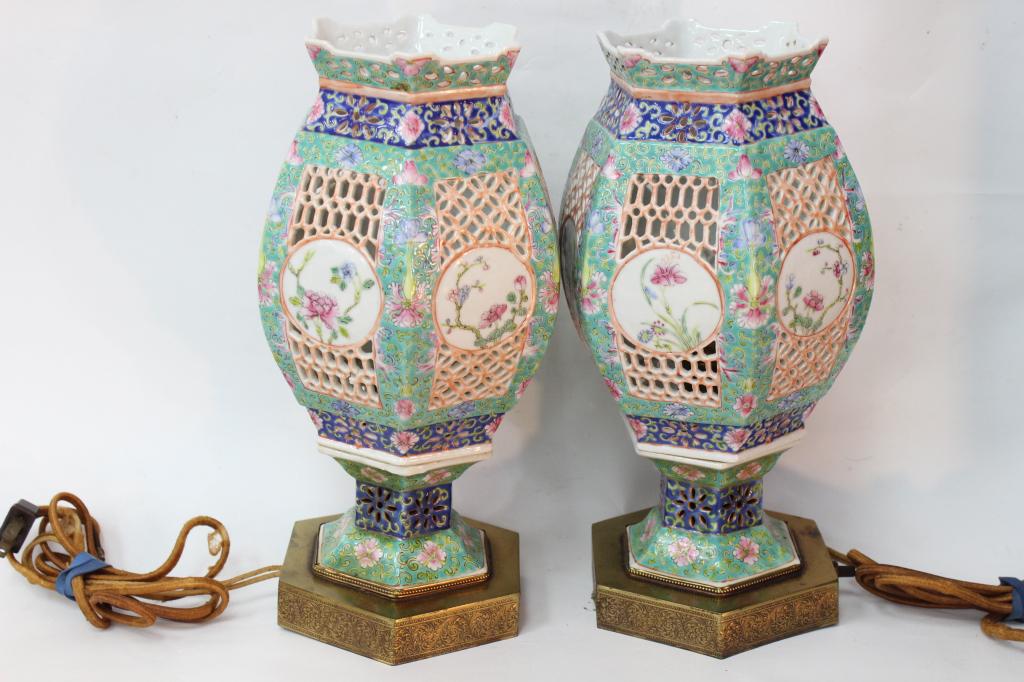Pair of Chinese Famille Rose Porcelain Lamp (1 of 8)