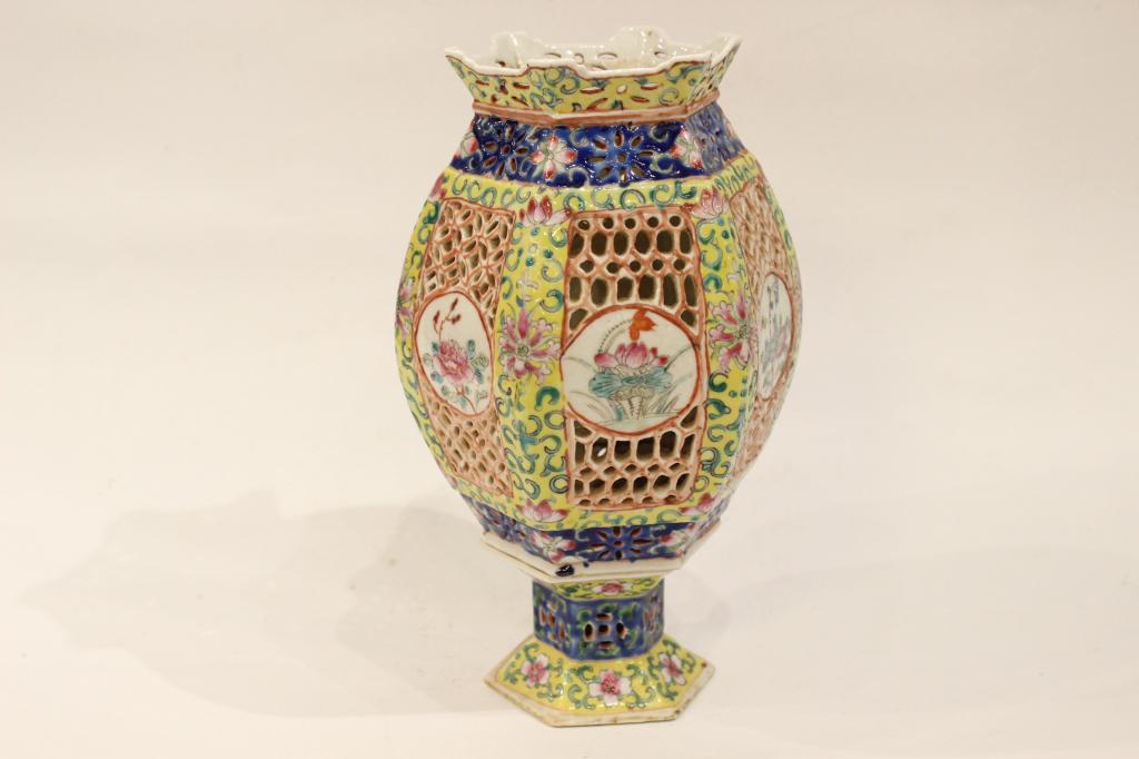 Chinese Famille Rose Porcelain Lamp (1 of 10)