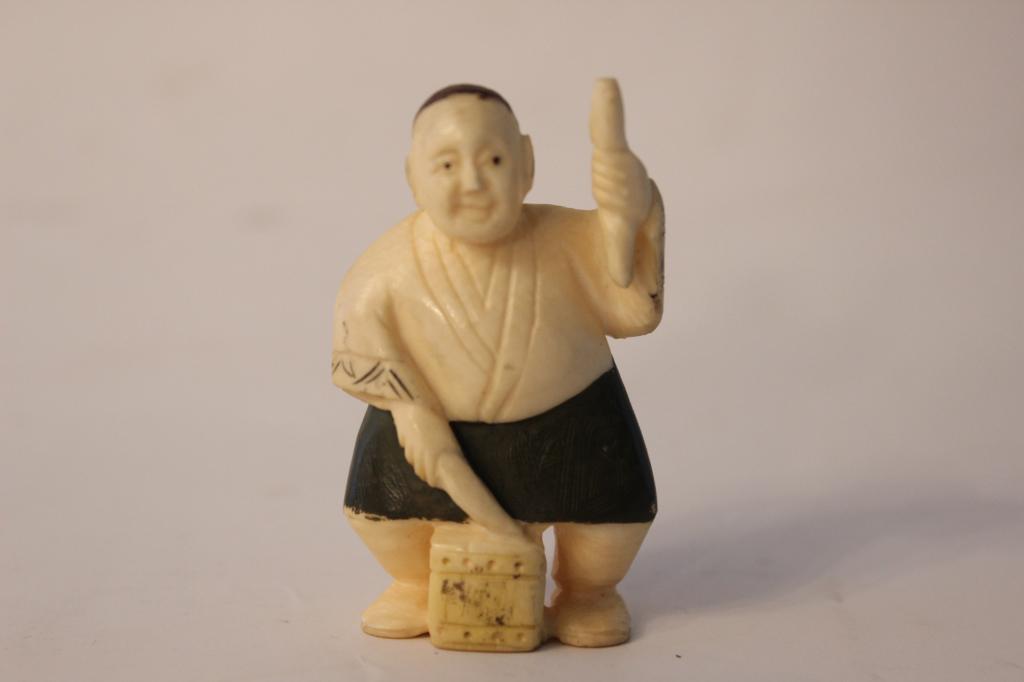 Japanese Bone Carved Netsuke: 5cm H Please note the absence of a condition report does not imply that there are no condition issues with this lot. Please contact us for a detailed condition report.