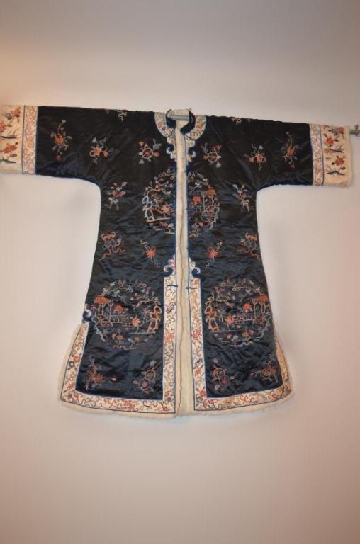 Vintage Chinese Embroidered Robe Jacket: Vintage Chinese Embroidered Robe Jacket. very good condition. w wool . 42" by 51" Please note the absence of a condition report does not imply that there are no condition issues with this lot. Please
