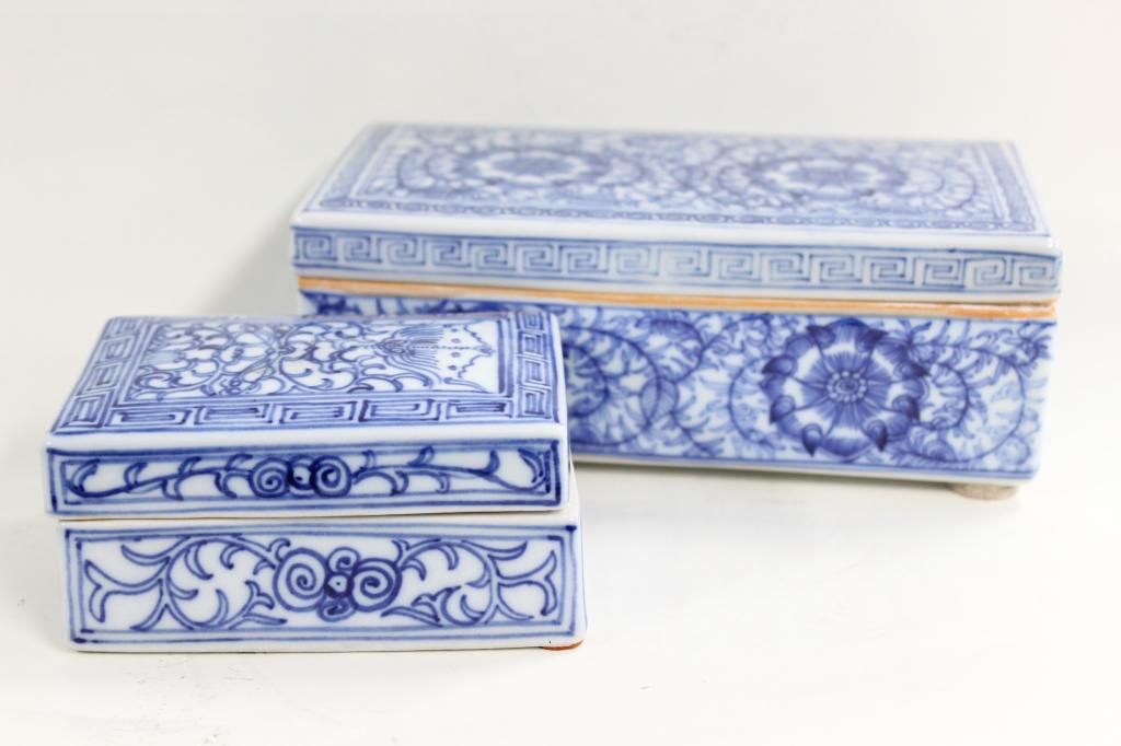 Two 19th.C Chinese Blue and White Porcelain Box (1 of 5)