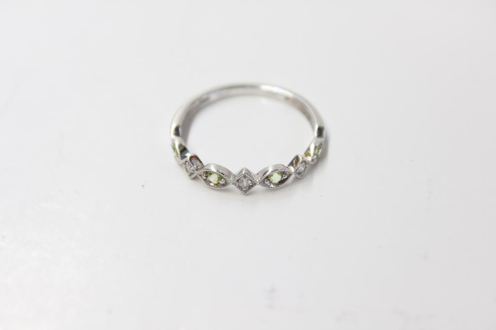 10K Gold Women Ring w Precious Stone (1 of 2)