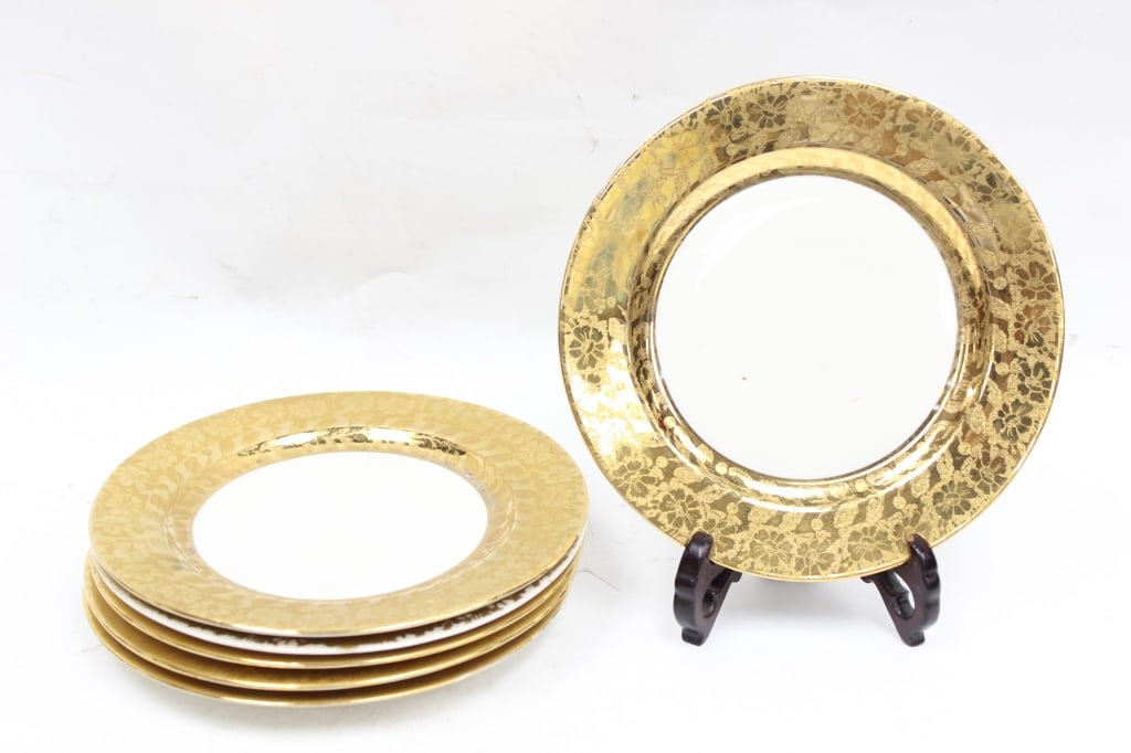 6 Pics, China Plates Set w Gold Mount: 6 Pics, China Plates Set w Gold Mount .7 1/8"W Please note the absence of a condition report does not imply that there are no condition issues with this lot. Please contact us for a detailed condition