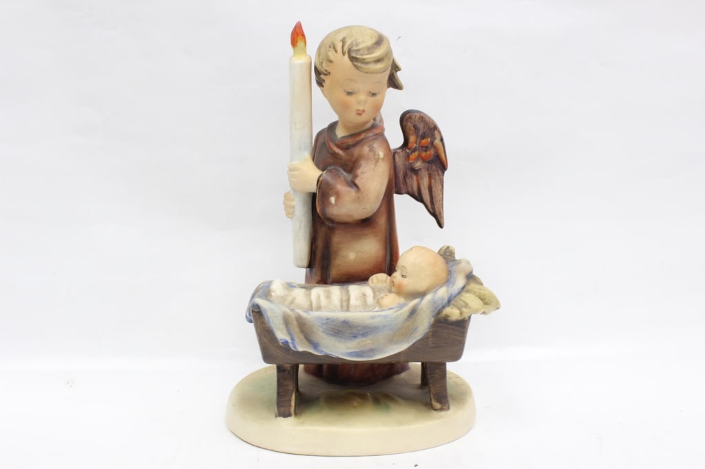 Hummel Figurine: Five Tie Tack Jade and Pearl Pin Please note the absence of a condition report does not imply that there are no condition issues with this lot. Please contact us for a detailed condition report.