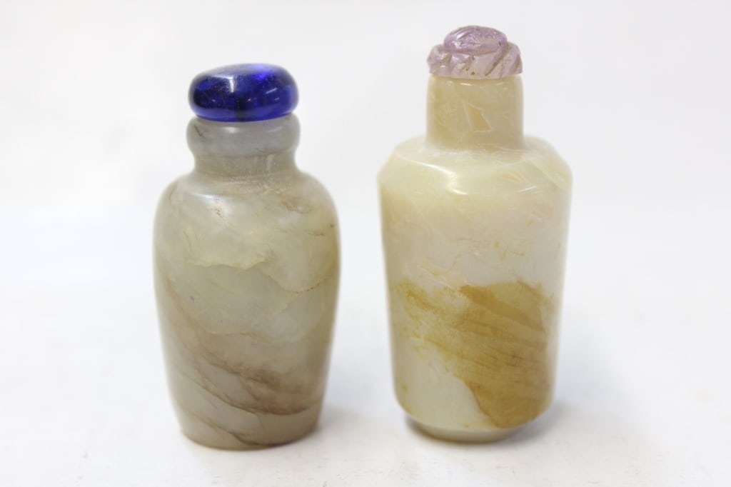 Two Chinese Jade Snuff Bottles (1 of 5)