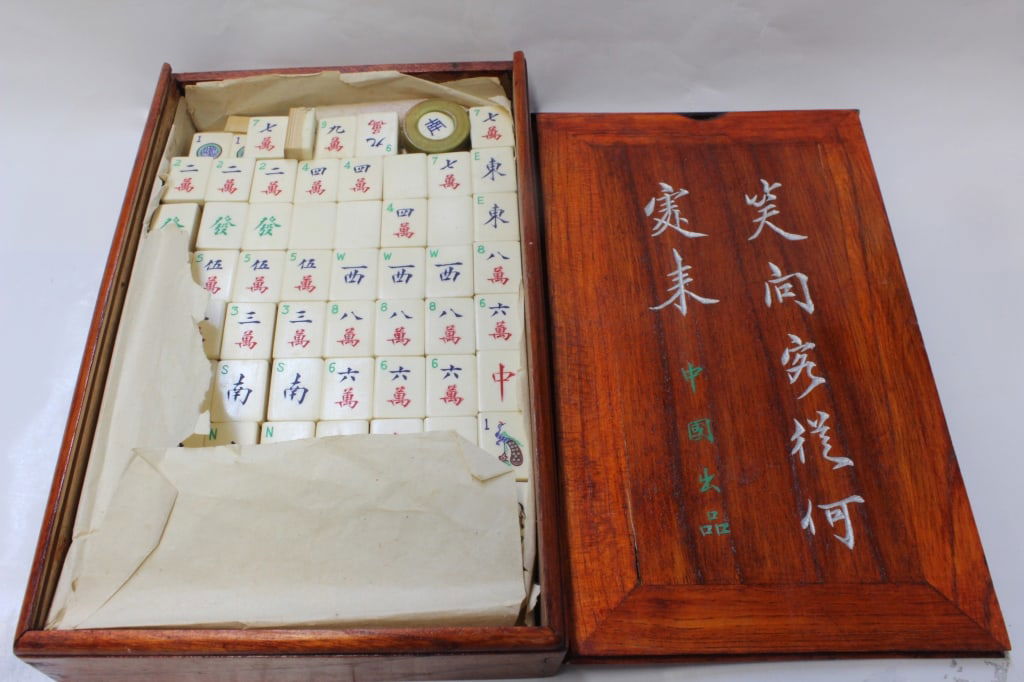 Chinese Mahjong Set in Case (1 of 7)