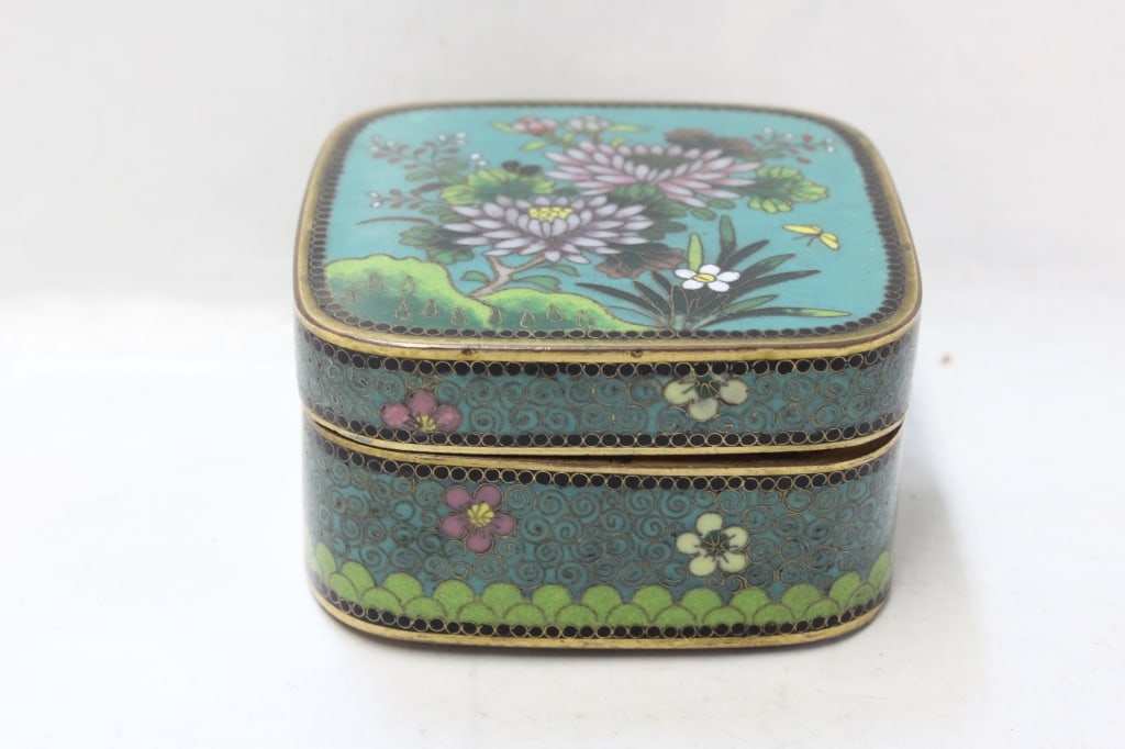 Chinese Cloisonne Cover Box (1 of 4)