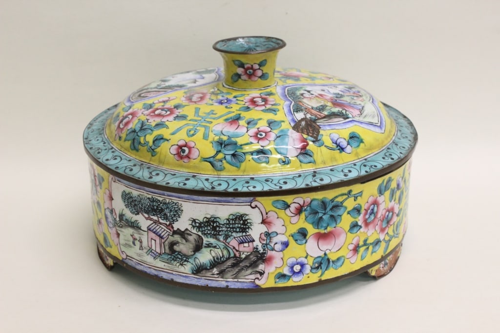 Chinese Cloisonne Cover Candy Box: Chinese Cloisonne Cover Candy Box .Dimension: 8"W Please note the absence of a condition report does not imply that there are no condition issues with this lot. Please contact us for a detailed condit