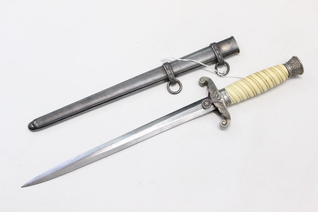 WW2 German Army Dagger (1 of 7)