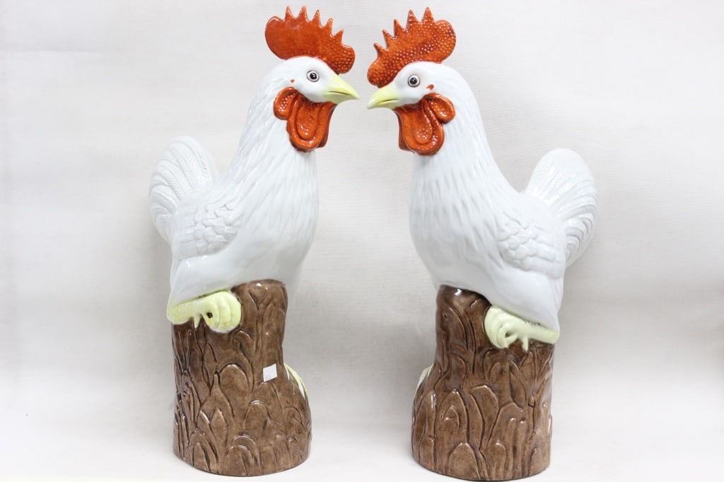 Vintage Chinese Export Porcelain Chickens Statues (1 of 7)