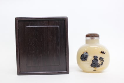 Chinese Agate Carved Snuff Bottle