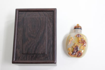 Chinese Agate Carved Snuff Bottle