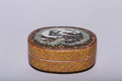 Chiinese Famille Rose Cover Box ,Mark