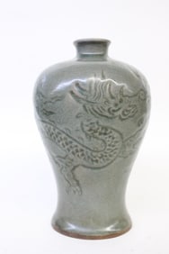 Chinese Longquan Vase w Dragon