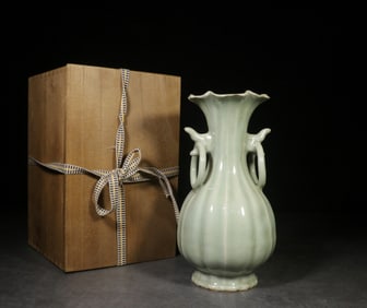 Chinese Longquan Vase w Wood Case