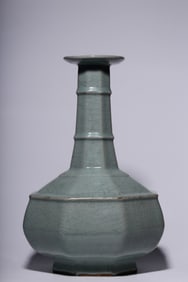 Chinese Guan Porcelain Vase
