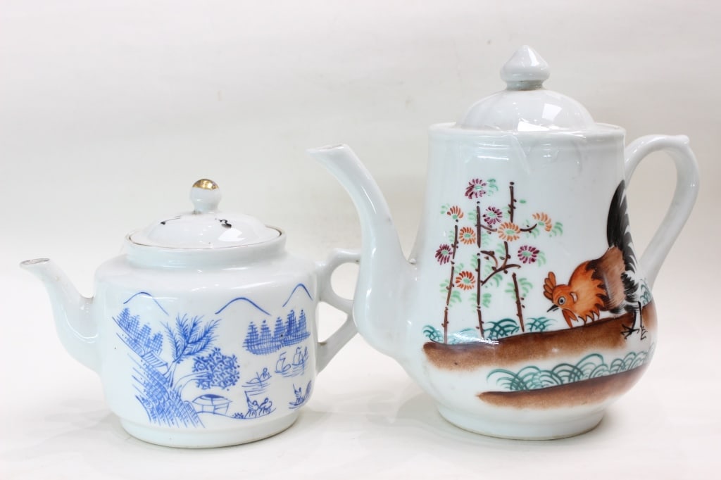 Two Chinese Export Porcelain Teapots,Mark (1 of 6)
