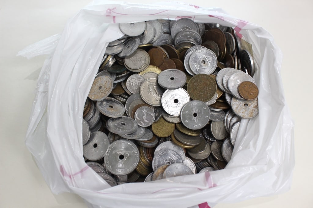 Lots of Worldwide Coins (1 of 4)